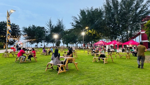 Kota Surabaya yang ramai dikunjungi wisatawan selama libur Natal 2025.