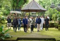 Wakil Bupati Lumajang Yudha Adji Kusuma bersama Forkopimda saat melakukan riding sepeda motor dan meninjau Situs Selogending di Kecamatan Senduro, Kamis (1/1/2026).