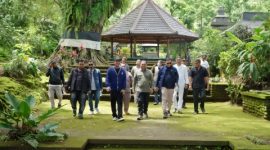 Wakil Bupati Lumajang Yudha Adji Kusuma bersama Forkopimda saat melakukan riding sepeda motor dan meninjau Situs Selogending di Kecamatan Senduro, Kamis (1/1/2026).