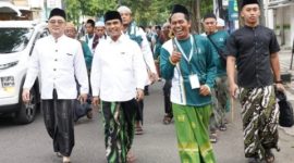 Bupati Bangkalan Lukman Hakim saat memimpin kegiatan Napak Tilas Isyarah dari Bangkalan menuju Jombang, Minggu (04/01/2026).