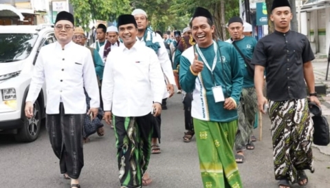 Bupati Bangkalan Lukman Hakim saat memimpin kegiatan Napak Tilas Isyarah dari Bangkalan menuju Jombang, Minggu (04/01/2026).