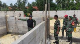 Dandim 0827/Sumenep Letkol Arm Bendi Wibisono meninjau progres pembangunan Koperasi Merah Putih di Desa Sendang, Kecamatan Pragaan, Selasa (06/01/2026).