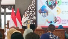 Bupati Lumajang saat menyampaikan arahan dalam Forum Konsultasi Publik RKPD Kabupaten Lumajang Tahun 2027 di Pendopo Arya Wiraraja, Rabu (7/1/2026).