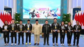 Presiden Prabowo Subianto memberikan apresiasi kepada atlet Indonesia peraih prestasi SEA Games ke-33 Thailand di Istana Negara, Jakarta.