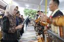 Bupati Lumajang Indah Amperawati di Pameran Budaya Tosan Aji Nusantara di Pendopo Arya Wiraraja, Jumat (9/1/2026).