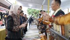 Bupati Lumajang Indah Amperawati di Pameran Budaya Tosan Aji Nusantara di Pendopo Arya Wiraraja, Jumat (9/1/2026).