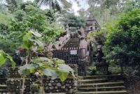 Suasana pagi di Situs Selogending, Kabupaten Lumajang, yang menyimpan punden berundak dan batu-batu megalitikum sebagai jejak peradaban leluhur Nusantara.