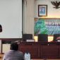 Kepala Dinas Komunikasi dan Informatika Kabupaten Bangkalan, Zainal Alim, mewakili Sekda Bangkalan saat memberikan sambutan pada Musyawarah Wilayah VI RAPI Wilayah 1301 Bangkalan di Aula Dinas Pendidikan Kabupaten Bangkalan, Minggu (11/1/2026).