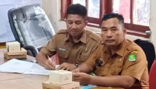 ASN PUTR Sumenep Ibnu Istianto Kanan Saat Mengikuti Rapat.