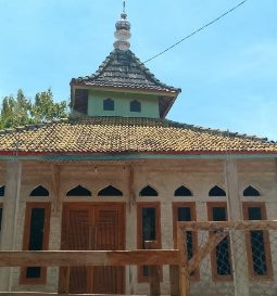 Masjid Gelap, Azan Terkendala: Potret Ibadah di Pulau Terluar Sumenep