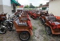 Sebanyak ratusan unit becak listrik bantuan Presiden Prabowo Subianto segera disalurkan kepada para pengemudi becak lanjut usia di Kabupaten Banyuwangi.