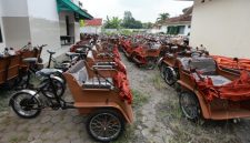 Sebanyak ratusan unit becak listrik bantuan Presiden Prabowo Subianto segera disalurkan kepada para pengemudi becak lanjut usia di Kabupaten Banyuwangi.