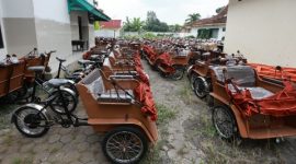 Sebanyak ratusan unit becak listrik bantuan Presiden Prabowo Subianto segera disalurkan kepada para pengemudi becak lanjut usia di Kabupaten Banyuwangi.