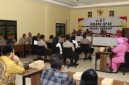Wakapolres Sumenep Kompol Masyhur Ade memimpin sidang BP4R bagi anggota Polri yang akan melangsungkan pernikahan di Aula Tungga Polres Sumenep.