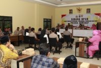 Wakapolres Sumenep Kompol Masyhur Ade memimpin sidang BP4R bagi anggota Polri yang akan melangsungkan pernikahan di Aula Tungga Polres Sumenep.