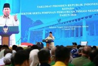 Presiden Prabowo Subianto memberikan arahan kepada rektor dan pimpinan perguruan tinggi dalam Taklimat Presiden di Istana Kepresidenan Jakarta.
