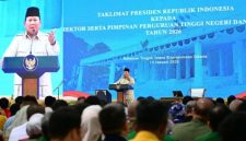 Presiden Prabowo Subianto memberikan arahan kepada rektor dan pimpinan perguruan tinggi dalam Taklimat Presiden di Istana Kepresidenan Jakarta.