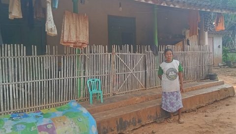 Kondisi rumah sederhana yang ditempati dua janda lanjut usia di Desa Bunbarat, Kecamatan Rubaru, Kabupaten Sumenep.