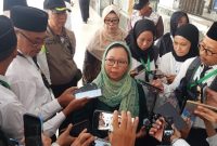 Hj. Alissa Wahid saat menyampaikan materi kepada Petugas Penyelenggara Ibadah Haji (PPIH) dalam kegiatan diklat di Asrama Haji Pondok Gede, Jakarta.