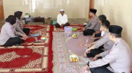 Kapolres Sumenep AKBP Anang Hardiyanto, S.I.K., saat bersilaturahmi dengan Ketua MUI Kabupaten Sumenep KH. Soleh Abdurahman di Desa Prenduan, Rabu (21/1/2026).