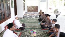 Kapolres Sumenep AKBP Anang Hardiyanto, S.I.K., saat bersilaturahmi dengan Pimpinan Ponpes Al-Amien Prenduan KH. Dr. Ahmad Fauzi Tidjani, M.A., Ph.D., di Desa Prenduan, Kecamatan Pragaan, Rabu (21/1/2026).