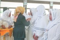 Bupati Lumajang Indah Amperawati melantik Koordinator Wilayah Majelis Sholawat At-Tsuroya di Pendopo Arya Wiraraja, Jumat (23/1/2026).