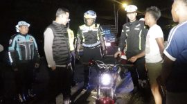 Patroli tersebut dipimpin langsung oleh Kapolres Sumenep AKBP Anang Hardiyanto, S.I.K., sebagai bentuk komitmen pimpinan dalam memastikan pelaksanaan tugas kepolisian berjalan optimal di lapangan, khususnya pada jam-jam rawan malam hingga dini hari.