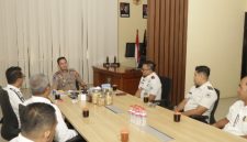 Kapolres Sumenep AKBP Anang Hardiyanto.,S.I.K menerima kunjungan silaturahmi Kepala Rumah Tahanan Negara (Karutan) Kelas IIB Sumenep di ruang kerja Kapolres Sumenep.