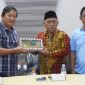 Jajaran Diskominfo Kabupaten Bangkalan menerima kunjungan kerja DPRD Kabupaten Tulungagung Komisi D di ruang Command Center, Jumat (30/1/2026).