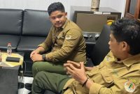 Kepala Sub Seksi Hukum, Kepatuhan, dan Agraria KPH Purwakarta, Martogi Panjaitan, saat memberikan keterangan terkait pembangunan rumah relokasi warga terdampak bencana.