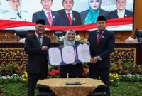 Sekda Kota Surabaya Lilik Arijanto mewakili Wali Kota Surabaya Eri Cahyadi menghadiri rapat paripurna DPRD Kota Surabaya, Senin (2/2/2026).