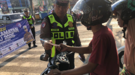 Petugas Satlantas Polres Pamekasan melakukan pemeriksaan kendaraan dalam rangka Operasi Keselamatan Semeru 2026.