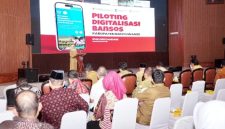 Bupati Banyuwangi Ipuk Fiestiandani saat memaparkan pengalaman Pemkab Banyuwangi dalam pelaksanaan piloting digitalisasi bantuan sosial di Kementerian Dalam Negeri RI, Jakarta.