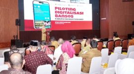 Bupati Banyuwangi Ipuk Fiestiandani saat memaparkan pengalaman Pemkab Banyuwangi dalam pelaksanaan piloting digitalisasi bantuan sosial di Kementerian Dalam Negeri RI, Jakarta.