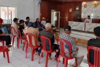 Aktivitas warga Desa Margaluyu, Kecamatan Kiarapedes, yang mempertanyakan kontribusi CSR PT JAPA Tbk di wilayah sekitar perusahaan.