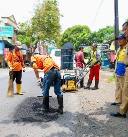 Ratusan Titik Jalan Berlubang di Banyuwangi Mulai Diperbaiki