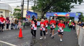 Ribuan peserta mengikuti RS Baghraf Health Care (BHC) Run 2026 dengan titik start di depan RS BHC, Kabupaten Sumenep, Minggu (8/2/2026).