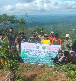 Cegah Krisis Air, Warga Tamanayu Lumajang Tanam 500 Pohon di Puncak Sriti