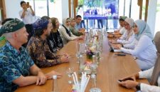 CEO Clean Rivers Deborah Baccus bertemu Bupati Banyuwangi Ipuk Fiestiandani di Pendopo Sabha Swagata, Rabu (12/2/2026), membahas dukungan pembangunan TPS3R.