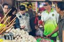 Bupati Sumenep Achmad Fauzi Wongsojudo bersama Forkopimda saat meninjau harga dan ketersediaan bahan pokok di Pasar Anom, Jumat (13/2/2026).