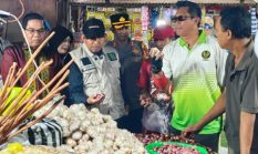 Jelang Ramadan, Bupati Sumenep dan Forkopimda Pantau Harga Sembako di Pasar Anom