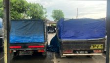 Barang bukti yang diamankan dari dua mobil pikap.