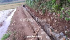 proyek irigasi Program Percepatan Peningkatan Tata Guna Air Irigasi (P3-TGAI) di Dusun 1, Desa Simpang, Kecamatan Wanayasa, Kabupaten Purwakarta.