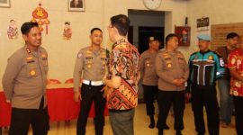Kapolres Sumenep AKBP Anang Hardiyanto saat menghadiri dan melakukan pengamanan Peribadatan Imlek 2026 di Klenteng Tridharma Pao Sian Lin Kong, Sumenep, Senin (16/2/2026) malam.