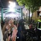 Personel Polres Sumenep melakukan pengamanan kegiatan Sholat Tarawih dan pembagian zakat mal di sejumlah masjid dan mushala di Kabupaten Sumenep.