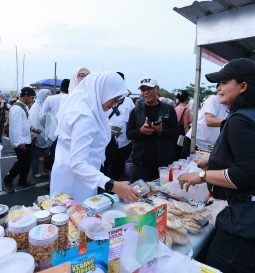 250 Pedagang Ramaikan Pasar Takjil Ngerandu Buko di Pantai Marina Boom Banyuwangi