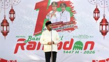 Achmad Fauzi Wongsojudo saat membuka Festival Bazar Takjil Ramadan di depan Labang Mesem Keraton, Kabupaten Sumenep, Jumat (20/02/2026).