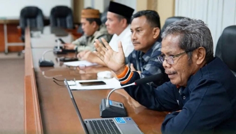 Rapat kerja Bapemperda DPRD Kabupaten Purwakarta membahas hasil harmonisasi tiga Raperda inisiatif bersama Kanwil Kemenkumham Jawa Barat, Kamis (20/2/2026).