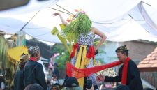 Penampilan seni tradisi dalam rangkaian Banyuwangi Attractions sebagai upaya penguatan identitas budaya daerah, Sabtu (21/2/2026).