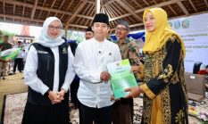 Menteri Kehutanan Serahkan SK TORA 160,735 Hektare untuk 26 Desa di Banyuwangi
